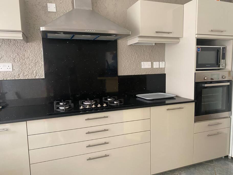 Stunning 2br - Near Beach! Apartment *