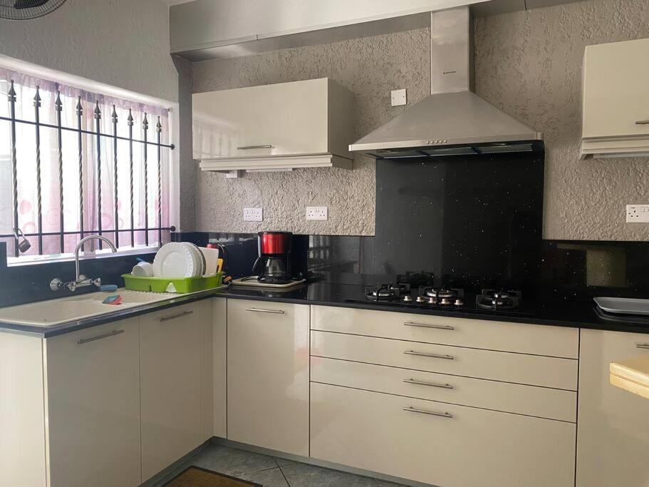 Stunning 2br - Near Beach! Flic en Flac